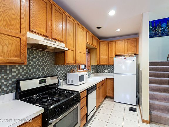 3rd image of 6441 N Sacramento Ave Unit A