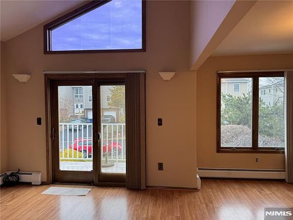 4th image of 6 Jarico Dr