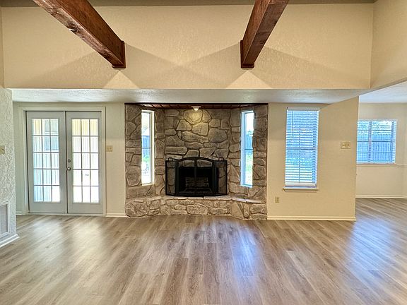 3rd image of 752 Orleans Dr