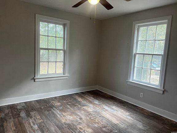 4th image of 3201 S Linden St