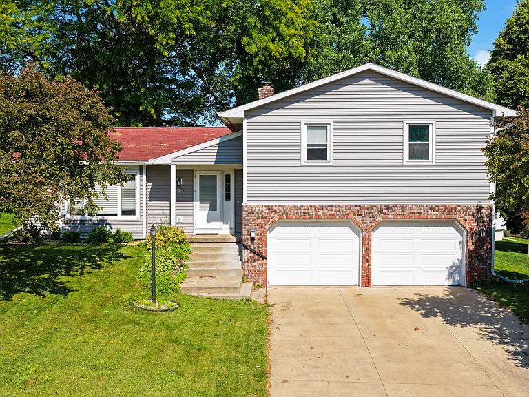 3622 Rolling Hill Dr — Photo 1