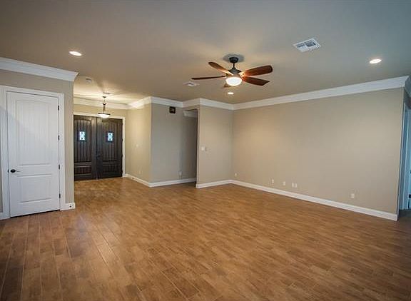 4th image of 552 Will Smith Cir