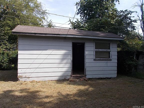 3rd image of 100 E Moultrie Dr