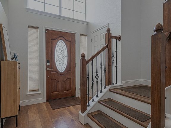 5th image of 334 Eglington Way