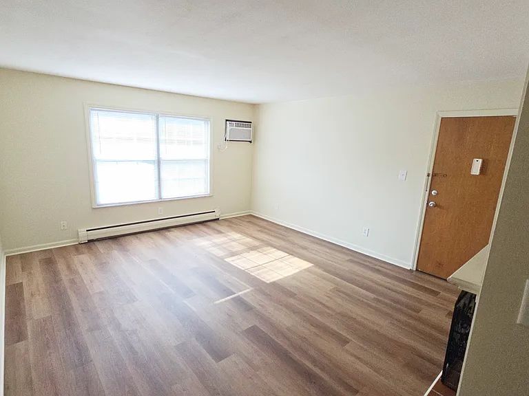 6768 S East St — Photo 3