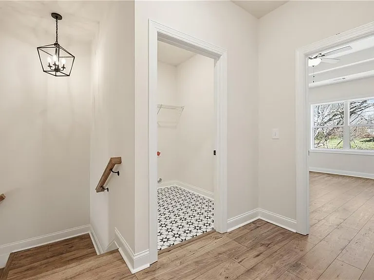 120 Poplar St — Photo 18