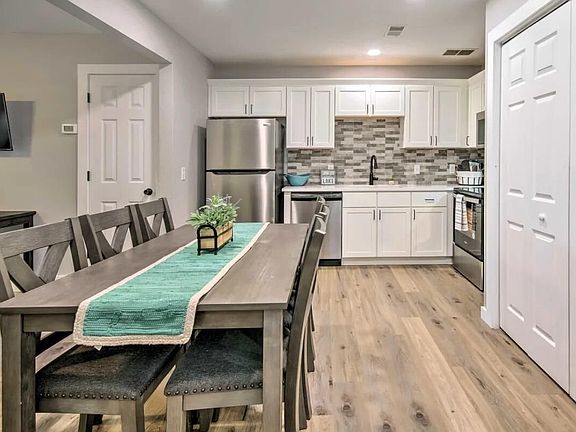 5th image of 35 Lakeshore Dr Unit 1