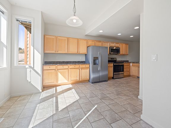 5th image of 475 SE 35th St Unit C15