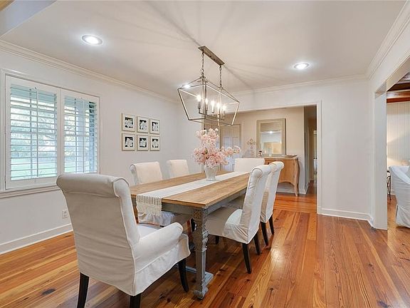 5th image of 14 Oaklawn Dr