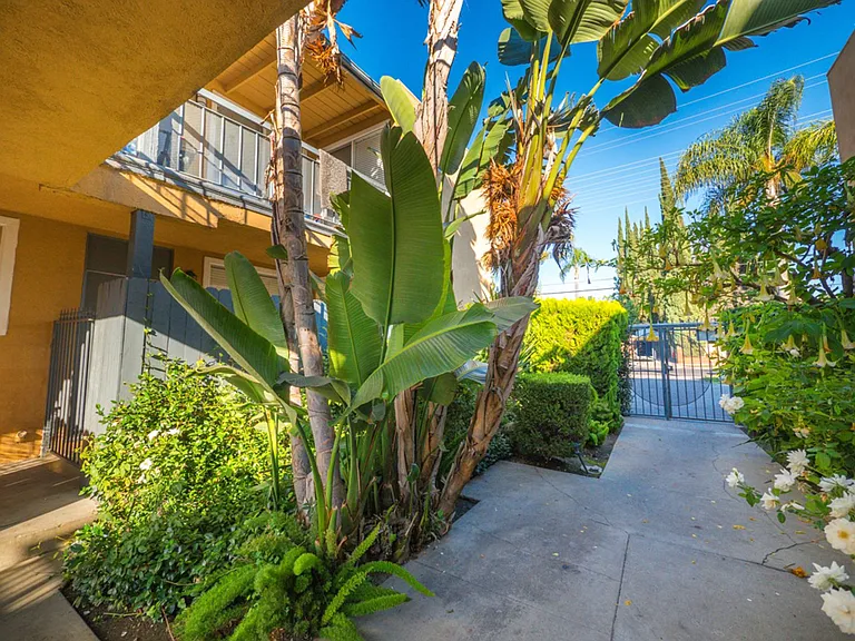 7351 Variel Ave — Photo 46