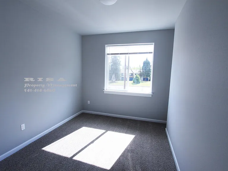 4185 Lancaster Dr NE — Photo 20