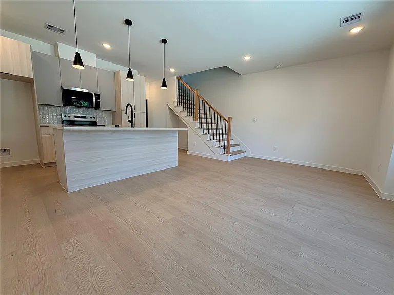 1031 N Lane Cir #B — Photo 9