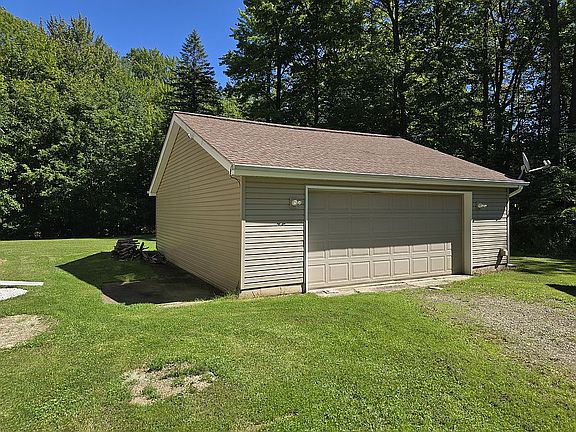3rd image of 7463 Bear Creek Rd