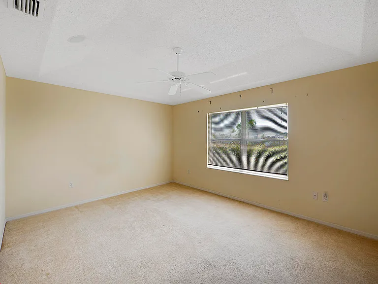 241 SW Lake Forest Way — Photo 7