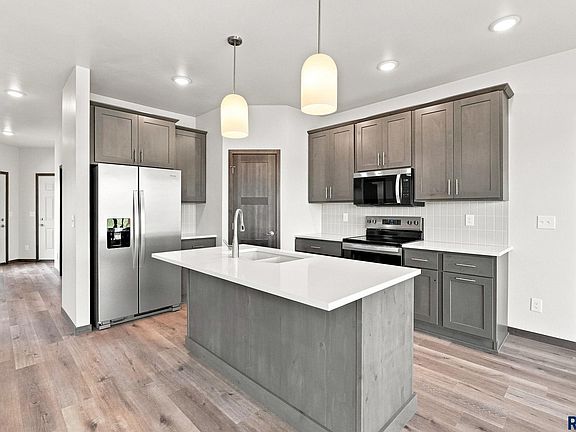4th image of 916 S Tinley Ave