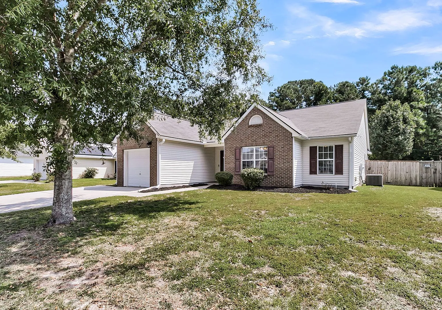 Bright & Inviting 3-Bedroom 2- Bathroom Home in Desirable Weatherstone Community — Photo 4