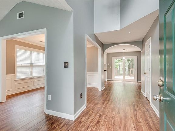3rd image of 1372 Glenover Way