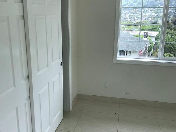 3rd image of 3421 Woodlawn Dr Unit 3