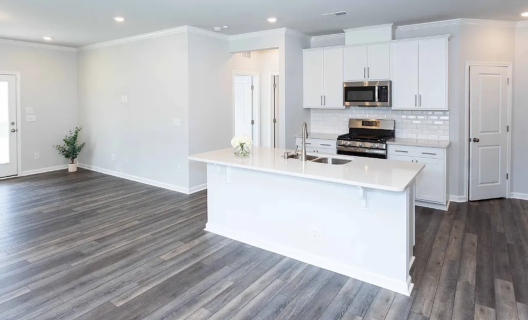4 bed, 2243 sqft, $2,350 — Photo 4