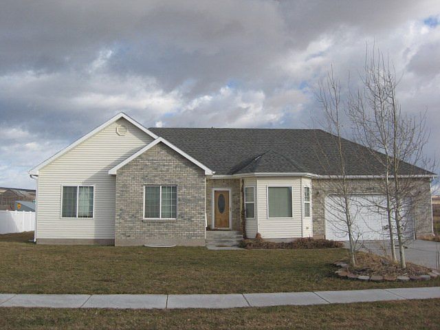 1st image of 3162 N Ashwood Ln
