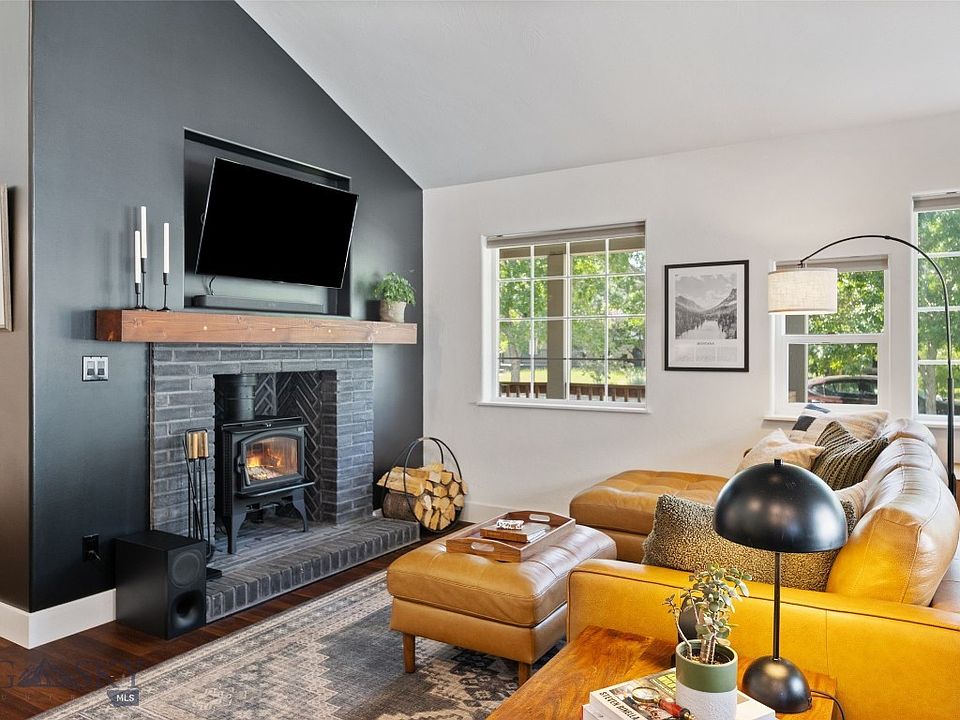 1st image of 25 W Dooley Ln