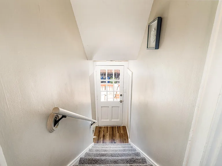 1509 W Clark St — Photo 35