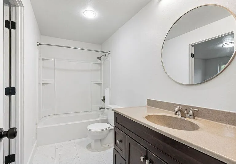2105 Hawkins Ln — Photo 8