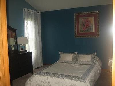 5th image of 26 Orchard Glen Dr