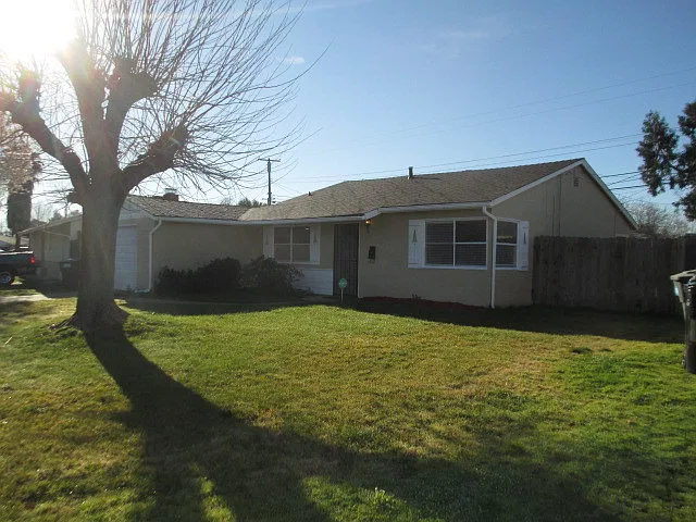 Move In Special. Two bedroom house, central heat & air. Morse & Hurley area. — Photo 2