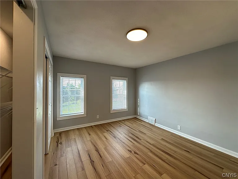 408 E Laurel St — Photo 22