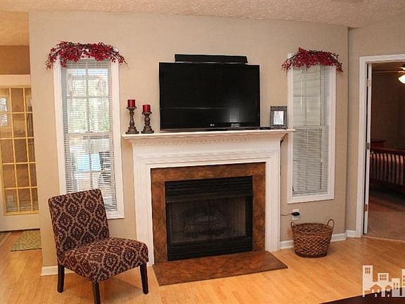 4th image of 206 Hedingham Ln