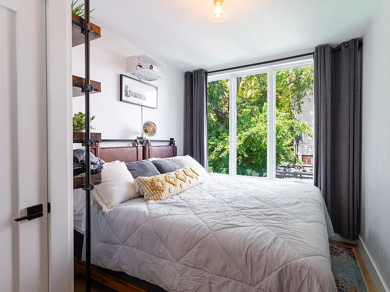 31 Bleecker St #2R — Photo 3