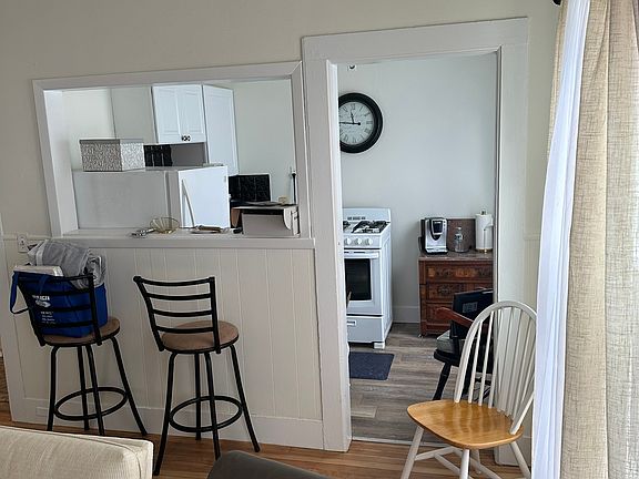 3rd image of 97 Woodlawn Ave APT 2