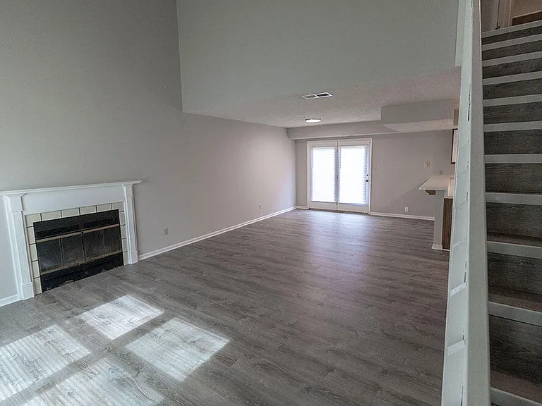 1913 Greenleaves Ct — Photo 6