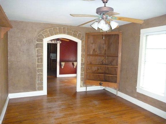 2nd image of 529 E Bernard St