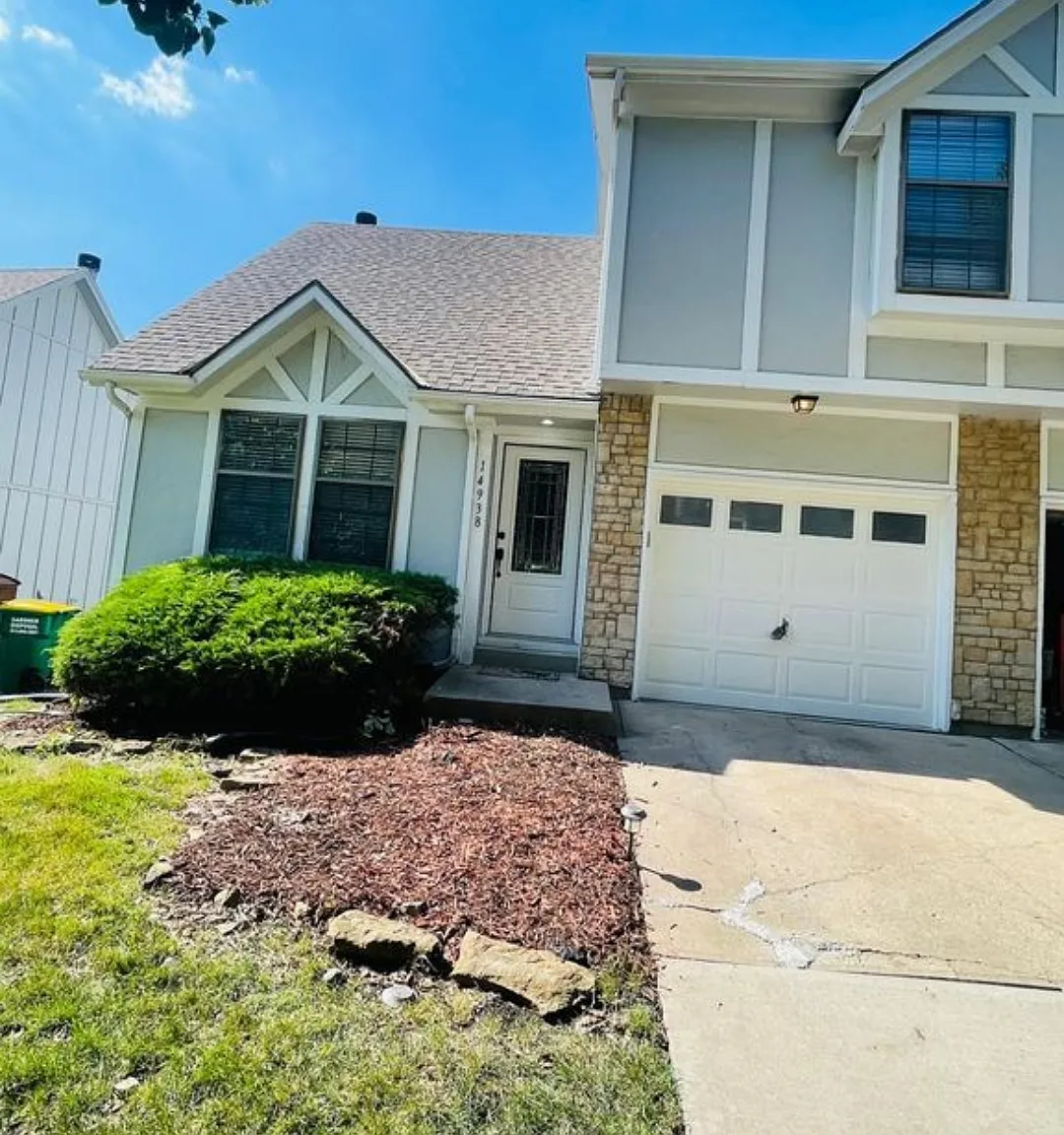 3 bed, 1.5 bath, 1380 sqft, $2,195 — Photo 1