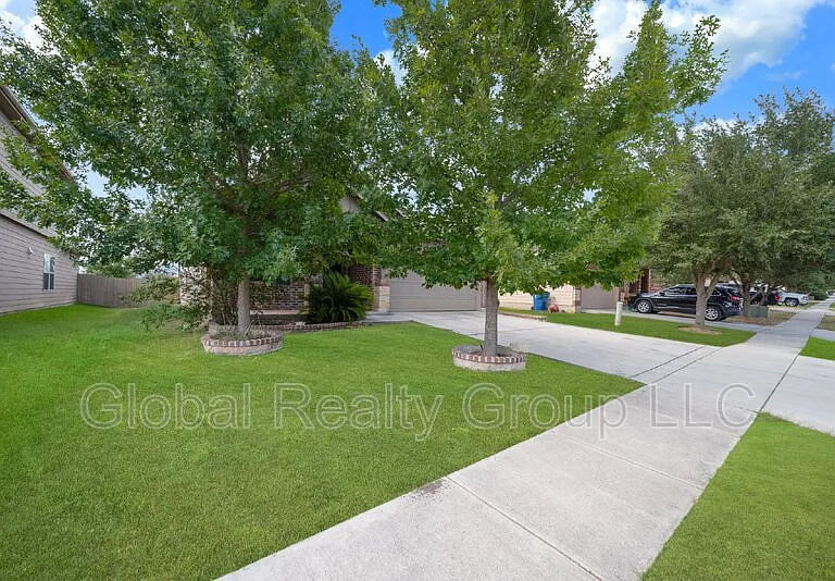 516 Stonebrook Dr — Photo 3