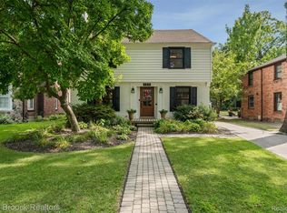 127 Elm Park Ave, Pleasant Ridge, MI 48069