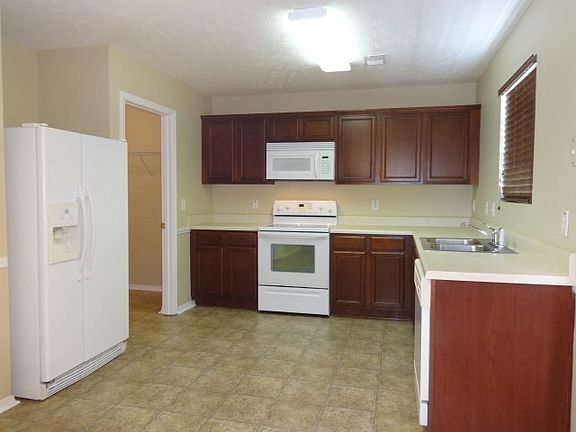 3rd image of 2856 Meadow Gln