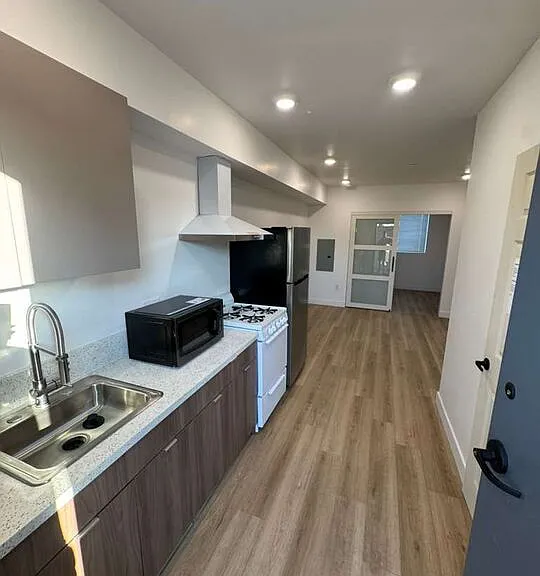 1039 E 28th St #207 — Photo 8
