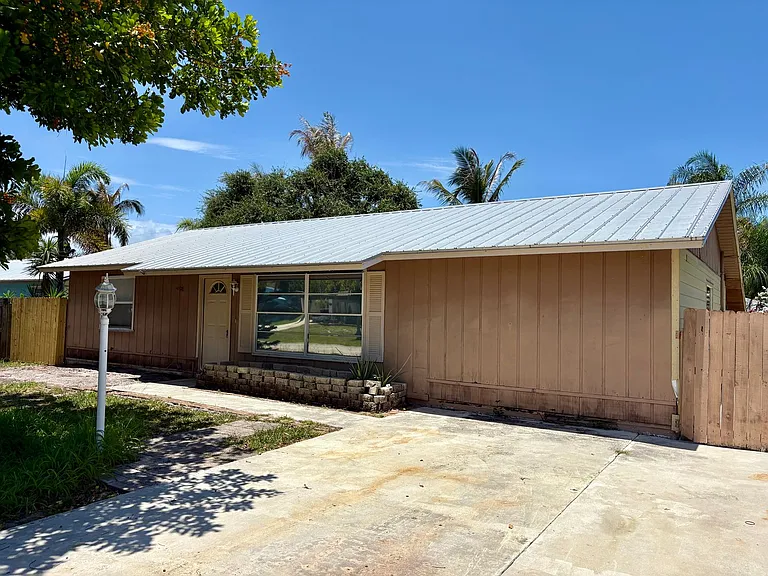 2511 NE Mildred St — Photo 1