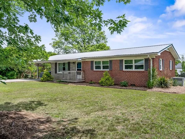 1275 Meadow Rd, Cookeville, TN 38501