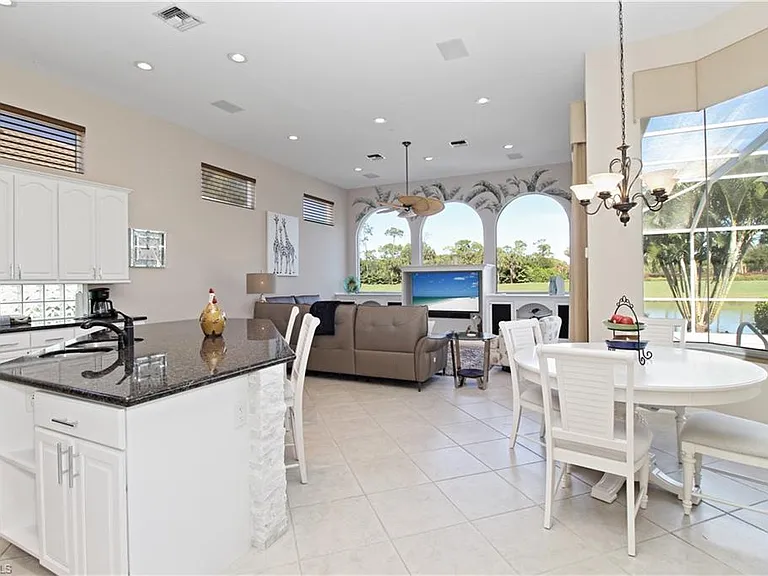 1901 Winding Oaks Way — Photo 18