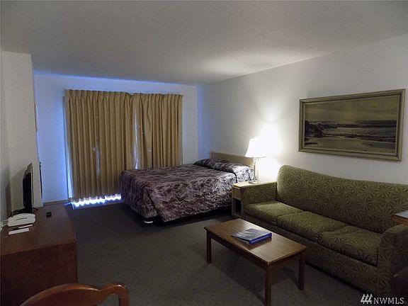 3rd image of 304 14th St NW #102