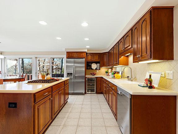 4th image of 1280 Oak Trail Dr