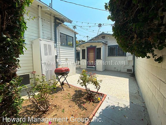 3rd image of 852 1/2 Venezia Ave
