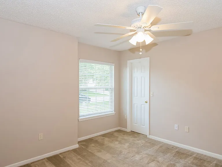 8073 Leafcrest Dr — Photo 12