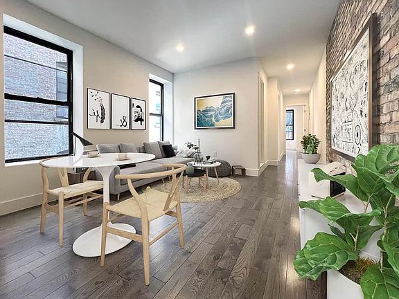 2nd image of 4 Saint Nicholas Ter APT 3
