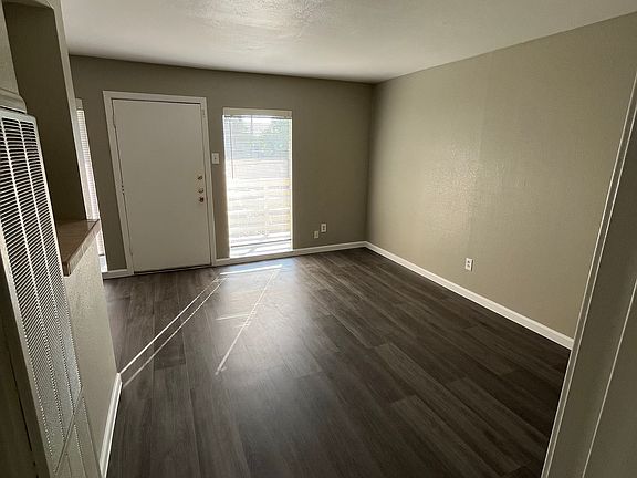 3rd image of 3822 Glen Arbor Dr APT 8
