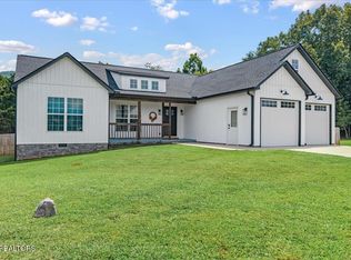 110 Waterstone Ct, Benton, TN 37307